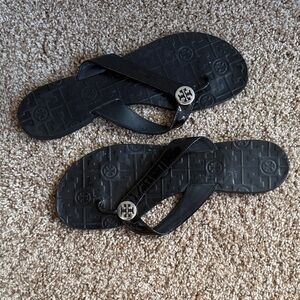 🌼 Tory Burch: Stylish Black Flip Flops